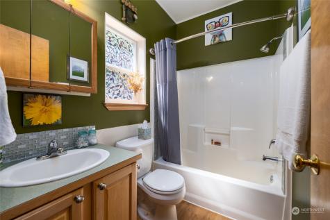 16068 Mountain View Road Mount Vernon WA 98274