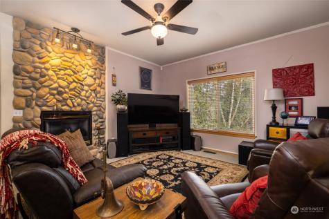 16068 Mountain View Road Mount Vernon WA 98274