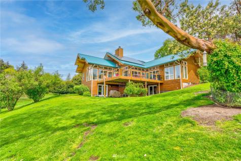 14 Everett Way Hat Island WA 98206