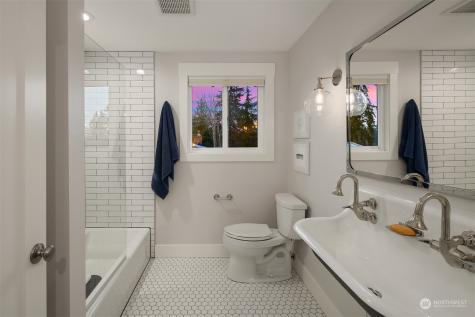 9324 Se 68th Street Mercer Island WA 98040